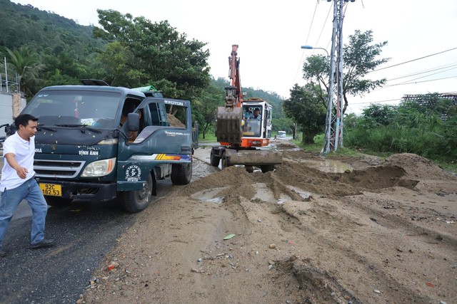 Đà Nẵng: Dừng tham quan chùa Linh Ứng, bán đảo Sơn Trà vì nhiều điểm sạt lở - Ảnh 1. Đà Nẵng: Dừng tham quan chùa Linh Ứng, bán đảo Sơn Trà vì nhiều điểm sạt lở - Ảnh 1.