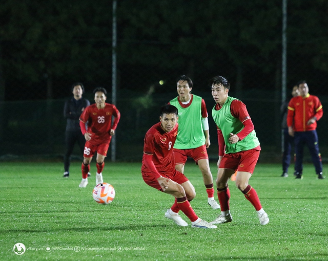 Đội tuyển Việt Nam tập buổi đầu ở Hàn Quốc, Quang Hải vắng mặt  - Ảnh 12.