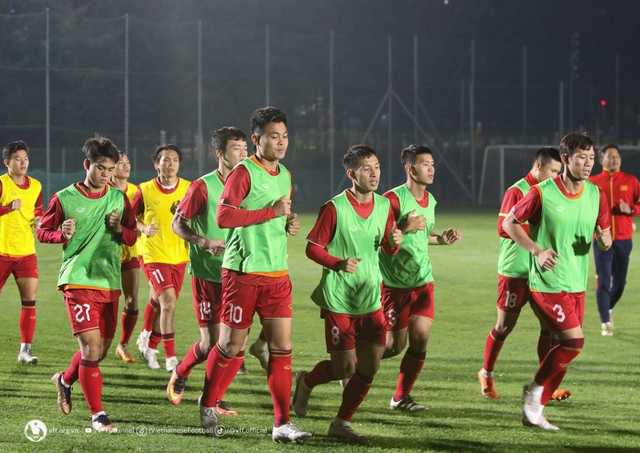 Đội tuyển Việt Nam tập buổi đầu ở Hàn Quốc, Quang Hải vắng mặt  - Ảnh 2.