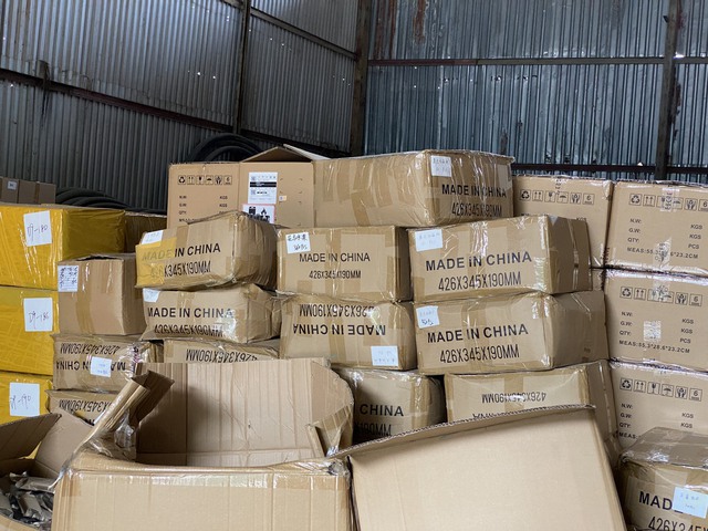 Bắt giữ 103.000 sản phẩm thuốc lá điện tử nhập lậu từ Trung Quốc tại Bắc Ninh - Ảnh 3.