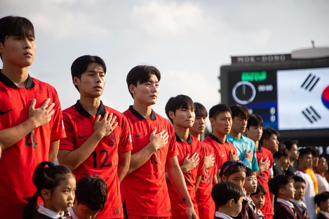 U.18 Việt Nam thua U.18 Hàn Quốc, khép lại giải giao hữu với bài học quý - Ảnh 4.