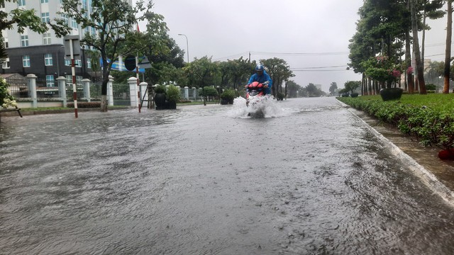 Mưa lớn, nhiều địa phương trên địa bàn tỉnh Quảng Nam cho học sinh nghỉ học - Ảnh 1.