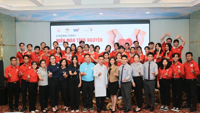 Gần 300 tình nguyện viên đăng ký tham gia hiến máu