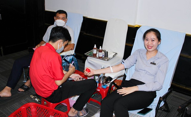 Hiến máu tình nguyện tại Cần Thơ: gần 420 đơn vị máu được tiếp nhận - Ảnh 3.