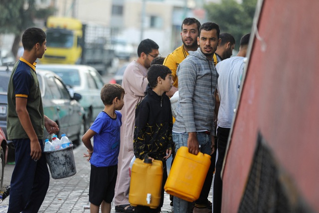 Cuộc sống của người dân ở Gaza qua ảnh lúc xung đột Hamas-Israel tiếp diễn - Ảnh 9.