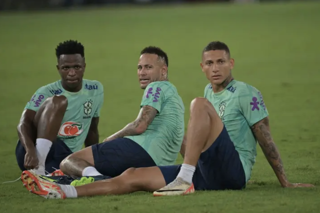 Áp lực bủa vây Neymar và đội tuyển Brazil trước vòng loại World Cup 2026 Nam Mỹ - Ảnh 2.