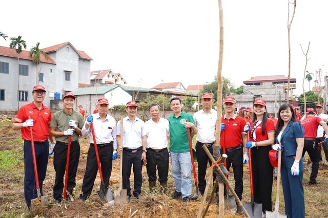 Dai-ichi Life Việt Nam tiếp tục Dự án ‘Trồng cây xanh đô thị’ tại Hà Nội - Ảnh 2.