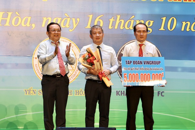 Chủ tịch Khánh Hòa hứa thưởng 100 triệu cho mỗi trận thắng của đội bóng tỉnh nhà - Ảnh 6.