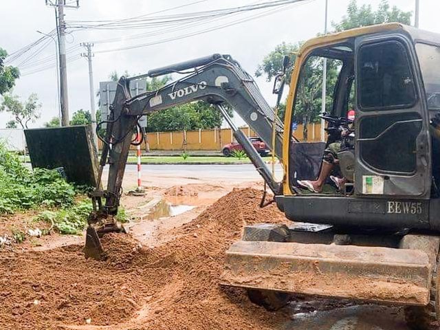 Mưa lũ Đà Nẵng: Hạ tầng giao thông bị hư hại, phong tỏa nhiều tuyến đường - Ảnh 4.