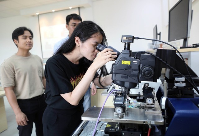Trường ĐH đồng loạt đào tạo về công nghiệp bán dẫn - Ảnh 1. Trường ĐH đồng loạt đào tạo về công nghiệp bán dẫn - Ảnh 1.