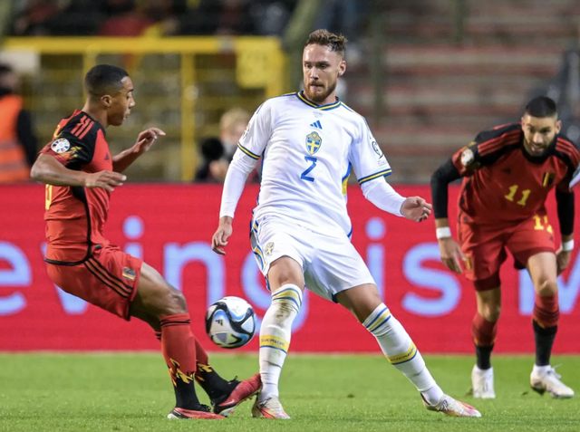 UEFA lên tiếng sau sự cố 2 CĐV đội Thụy Điển bị bắn chết - Ảnh 3. UEFA lên tiếng sau sự cố 2 CĐV đội Thụy Điển bị bắn chết - Ảnh 3.