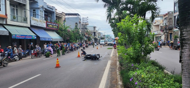 Lực lượng công an khám nghiệm hiện trường vụ việc