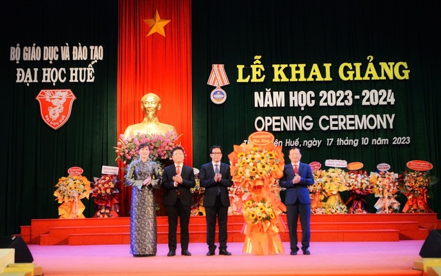 Giám đốc Đại học Huế nhắn nhủ tân sinh viên hãy bắt đầu bằng sự tử tế - Ảnh 1. Giám đốc Đại học Huế nhắn nhủ tân sinh viên hãy bắt đầu bằng sự tử tế - Ảnh 1.