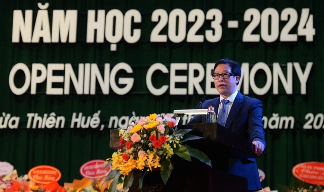 Giám đốc Đại học Huế nhắn nhủ tân sinh viên hãy bắt đầu bằng sự tử tế - Ảnh 2.