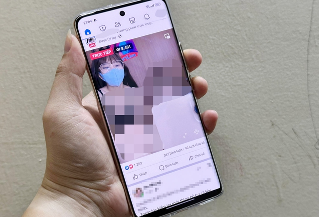 Livestream clip 'nóng' tràn lan trên Facebook - Ảnh 1. Livestream clip 'nóng' tràn lan trên Facebook - Ảnh 1.