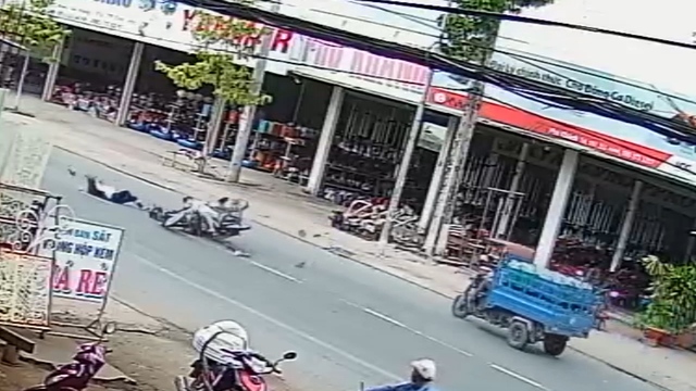 Xe máy tông xe máy đang qua đường khiến 1 người phụ   nữ tử vong - Ảnh 1.