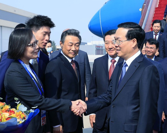 Chủ tịch nước đến Bắc Kinh, bắt đầu tham dự Diễn đàn Vành đai và Con đường - Ảnh 2.
