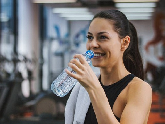 Muốn giảm cân, nên uống bao nhiêu nước hằng ngày ? - Ảnh 1.