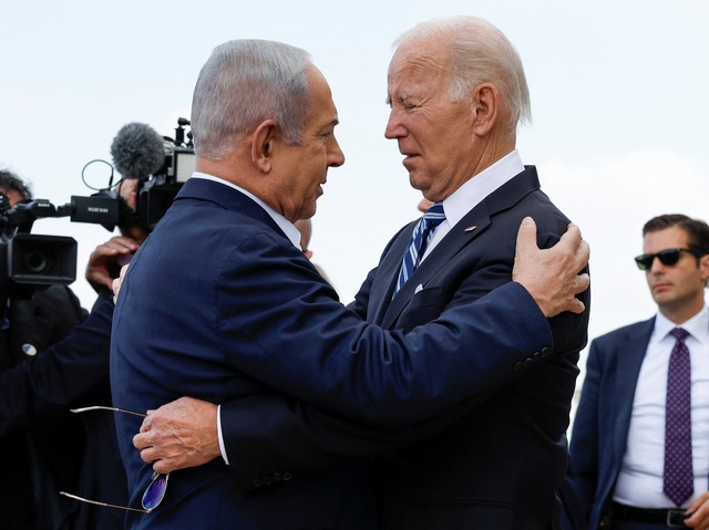 Ông Biden đến Israel, cả thủ tướng và tổng thống chủ nhà ra đón tại sân bay - Ảnh 1.