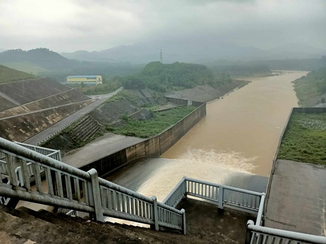 Thừa Thiên – Huế: Mưa lớn trở lại, loạt hồ thủy điện lớn tăng cường điều tiết - Ảnh 1.