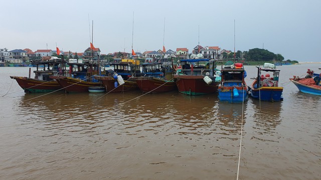 Dự báo ảnh hưởng bão số 5, người dân Quảng Bình lên phương án phòng chống - Ảnh 4.
