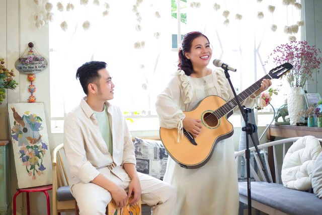 Chuyện tình cặp đôi lệch 15 tuổi: cứ ngỡ là duyên tiền định - Ảnh 2. Chuyện tình cặp đôi lệch 15 tuổi: cứ ngỡ là duyên tiền định - Ảnh 2.
