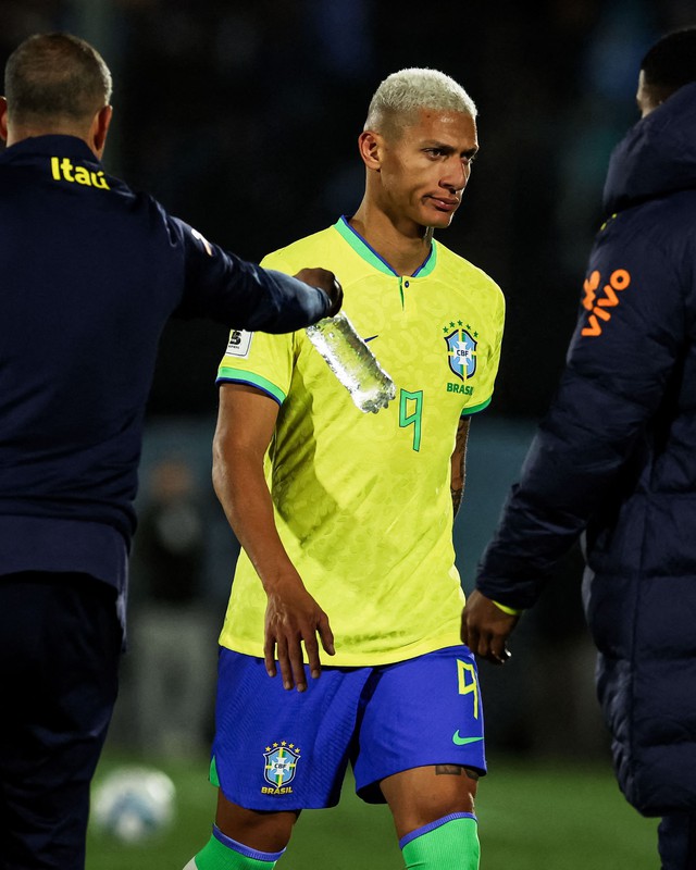 Neymar bật khóc khi dính chấn thương nặng, đội tuyển Brazil thua đậm Uruguay - Ảnh 3.