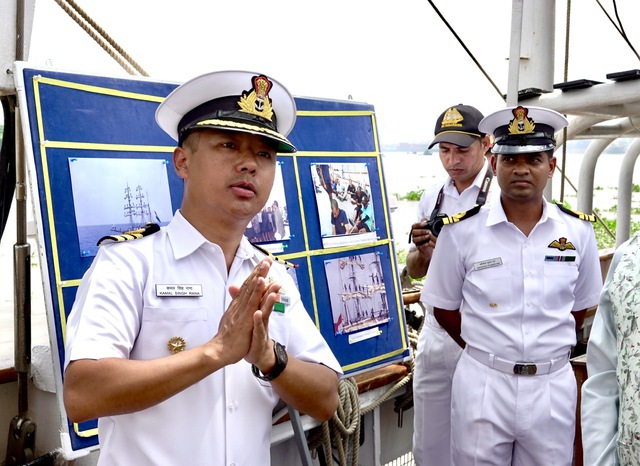 Con tàu đặc biệt của Hải quân Ấn Độ thăm TP.HCM - Ảnh 4.