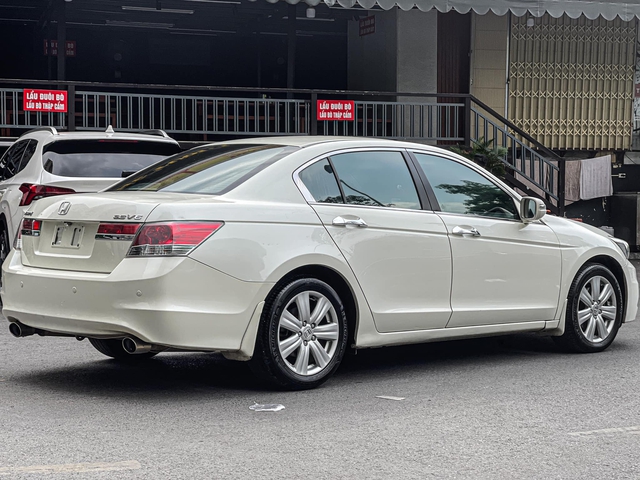 Xe hiếm Honda Accord 3.5 bán lại giá rẻ hơn VinFast Fadil - Ảnh 2. Xe hiếm Honda Accord 3.5 bán lại giá rẻ hơn VinFast Fadil - Ảnh 2.