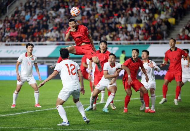 Tình huống hàng thủ đội tuyển Việt Nam thua bàn sớm trước đối thủ Hàn Quốc