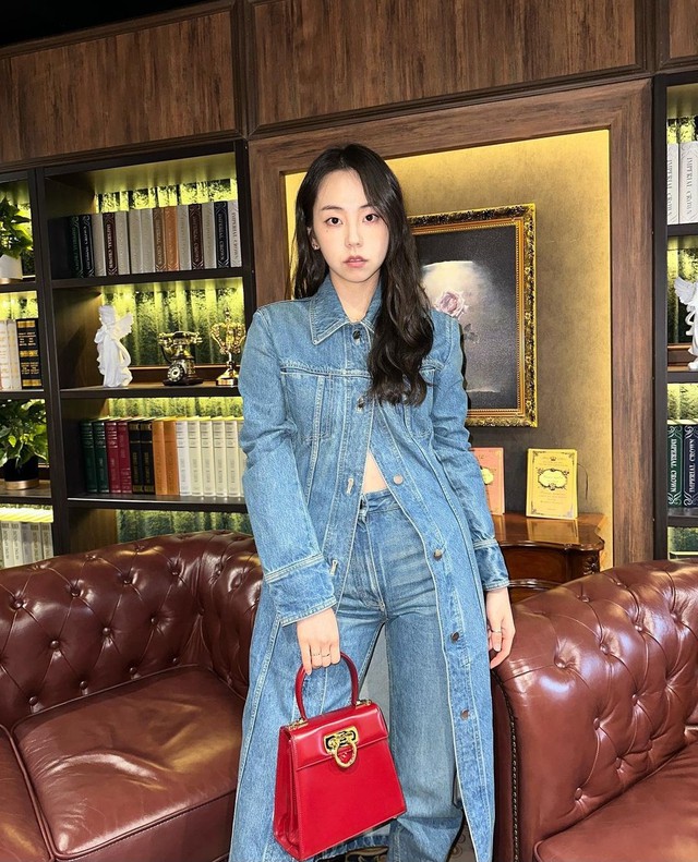 Denim là trang phục mà nhiều mỹ nhân xứ Hàn chăm diện vì khả năng hack tuổi - Ảnh 10.