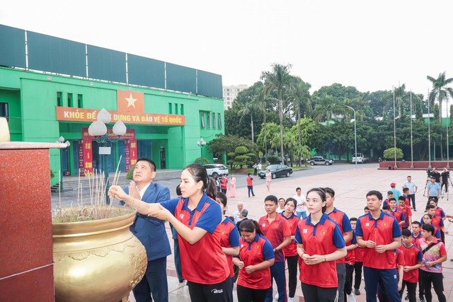Phạm Quang Huy nhận thưởng lớn, HLV Hoàng Xuân Vinh tận tình nhắn nhủ học trò - Ảnh 4.