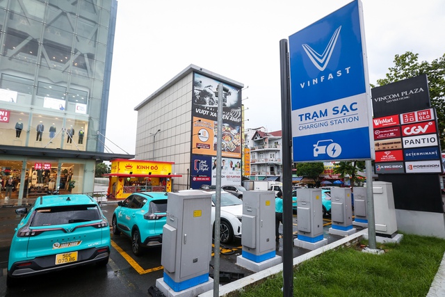 Tỉ phú Phạm Nhật Vượng thành lập công ty phát triển trạm sạc xe điện toàn cầu- Ảnh 1.