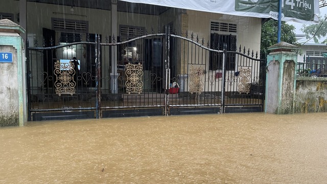 Thừa Thiên – Huế: Mưa lớn trở lại khiến nhiều nơi ngập lụt, sạt lở đất... - Ảnh 3.