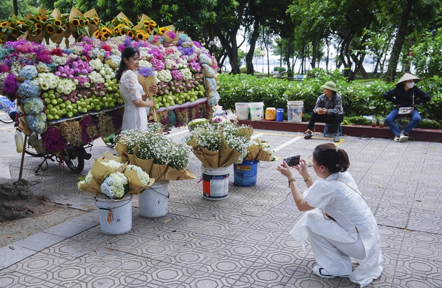 Rộn ràng xe hoa Hà Nội - Ảnh 5.