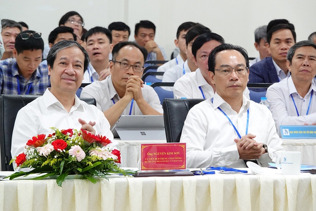 Những “điểm nghẽn” trong đào tạo nhân lực trình độ cao ngành bán dẫn - Ảnh 1. Những “điểm nghẽn” trong đào tạo nhân lực trình độ cao ngành bán dẫn - Ảnh 1.
