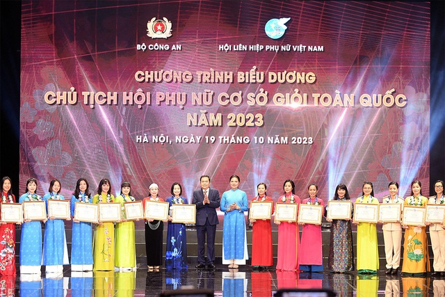 Biểu dương 293 Chủ tịch Hội Phụ nữ cơ sở giỏi toàn quốc - Ảnh 1.