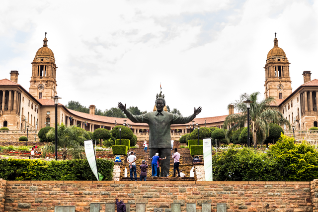Bức tượng đồng Nelson Mandela tại Nam Phi