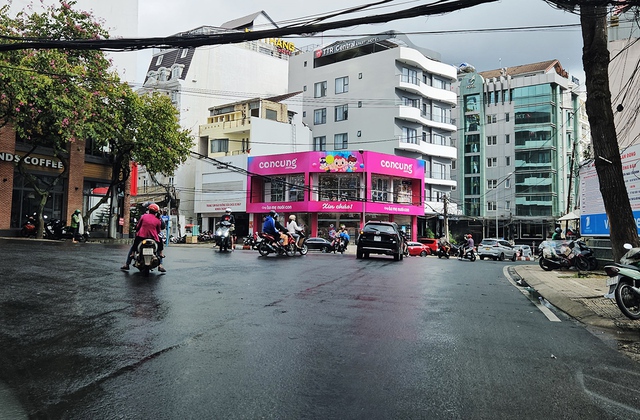 Đà Lạt cấm xe rẽ trái ở nhiều nút giao, nhiều tuyến đường sẽ thành 1 chiều - Ảnh 4. Đà Lạt cấm xe rẽ trái ở nhiều nút giao, nhiều tuyến đường sẽ thành 1 chiều - Ảnh 4.