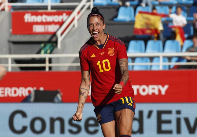 Nữ cầu thủ bị cưỡng hôn Jenni Hermoso được trở lại đội tuyển nữ Tây Ban Nha - Ảnh 1.