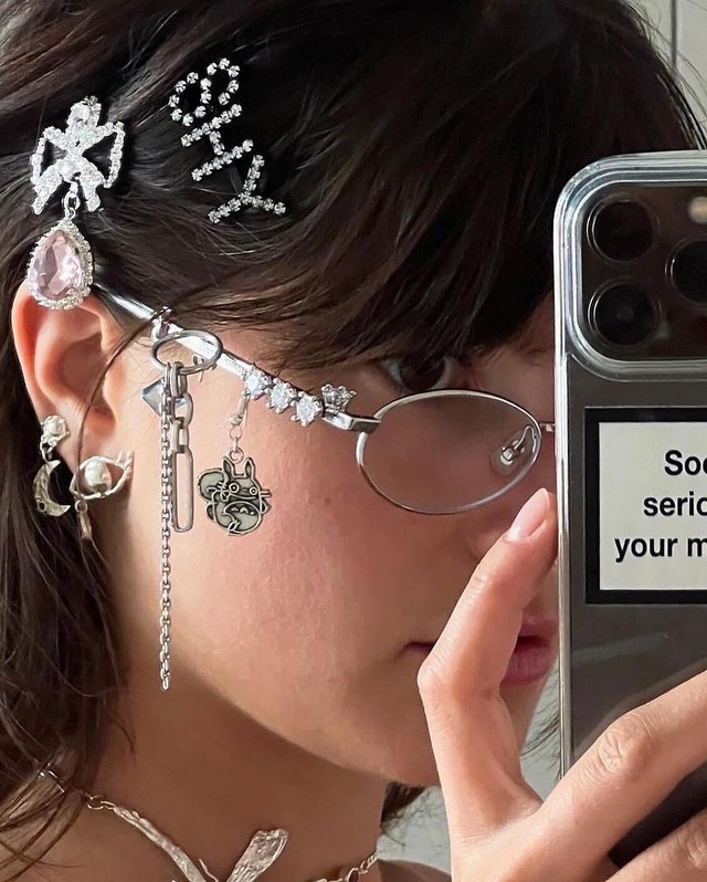 Tìm ra kiểu kính mát khiến sao phải diện lên thảm đỏ - Ảnh 12. Tìm ra kiểu kính mát khiến sao phải diện lên thảm đỏ - Ảnh 12.