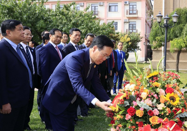 Chủ tịch nước gặp mặt các cơ quan đại diện Việt Nam tại Trung Quốc - Ảnh 1.