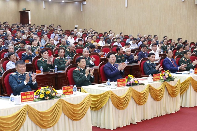 Chủ tịch QH Vương Đình Huệ dự kỷ niệm 60 năm Ngày truyền thống Quân chủng Phòngkhông-Khôngquân - Ảnh 5.