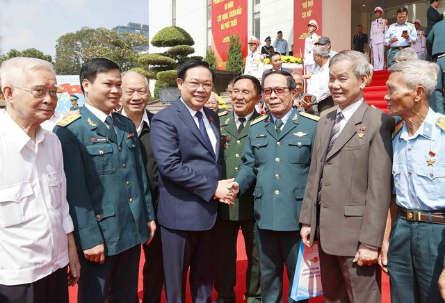 Chủ tịch QH Vương Đình Huệ dự kỷ niệm 60 năm Ngày truyền thống Quân chủng Phòngkhông-Khôngquân - Ảnh 3.