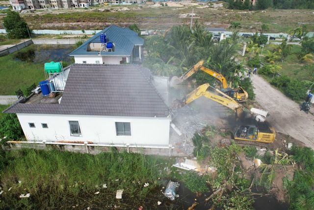 Phú Quốc xử lý đến khi xong 79 căn biệt thự xây dựng trái phép mới thôi - Ảnh 1.