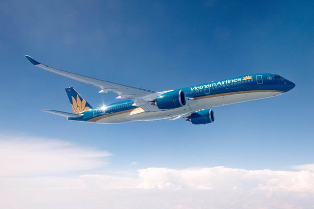 Doanh thu và lãi gộp tăng mạnh, Vietnam Airlines vẫn chưa hết khó - Ảnh 1. Doanh thu và lãi gộp tăng mạnh, Vietnam Airlines vẫn chưa hết khó - Ảnh 1.