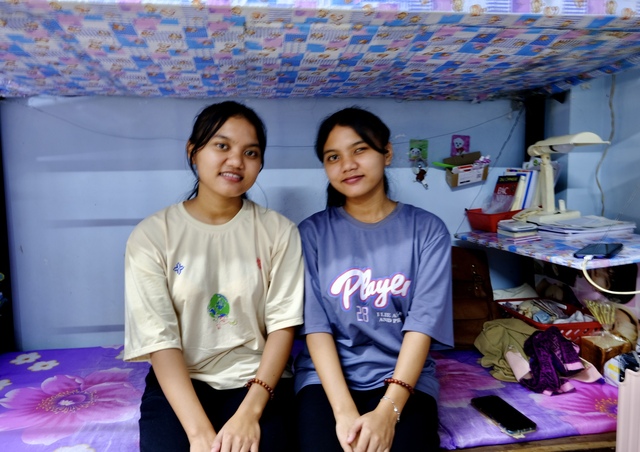 2 chị em sinh đôi vào ĐH: ‘Buổi tối thường ăn mì tôm’ - Ảnh 2. 2 chị em sinh đôi vào ĐH: ‘Buổi tối thường ăn mì tôm’ - Ảnh 2.