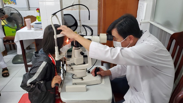 Bệnh đau mắt đỏ lan nhanh khắp miền Tây - Ảnh 1. Bệnh đau mắt đỏ lan nhanh khắp miền Tây - Ảnh 1.