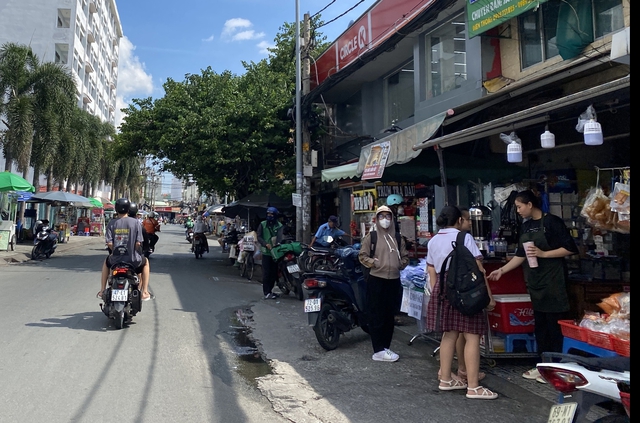 ‘Đất vàng’ xung quanh các trường ĐH: Phục vụ sinh viên là đủ - Ảnh 1.