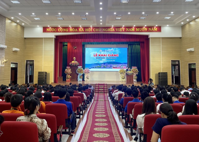 Trường Đại học Quy Nhơn khai giảng năm học mới - Ảnh 1. Trường Đại học Quy Nhơn khai giảng năm học mới - Ảnh 1.